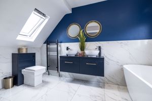 En Suite to master bedroom- click for photo gallery